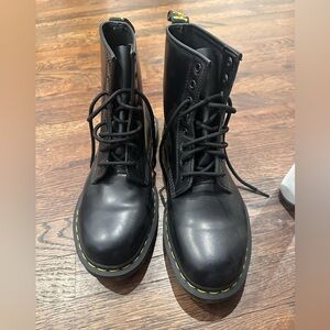 Dr martens black unisex boot men’s 9 women’s 10- lightly worn